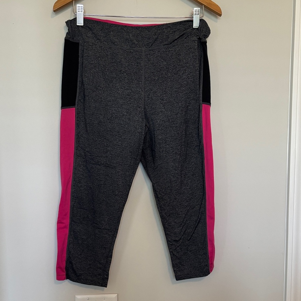 Atmosphere Workout Cropped Leggings Sz 12 GUC